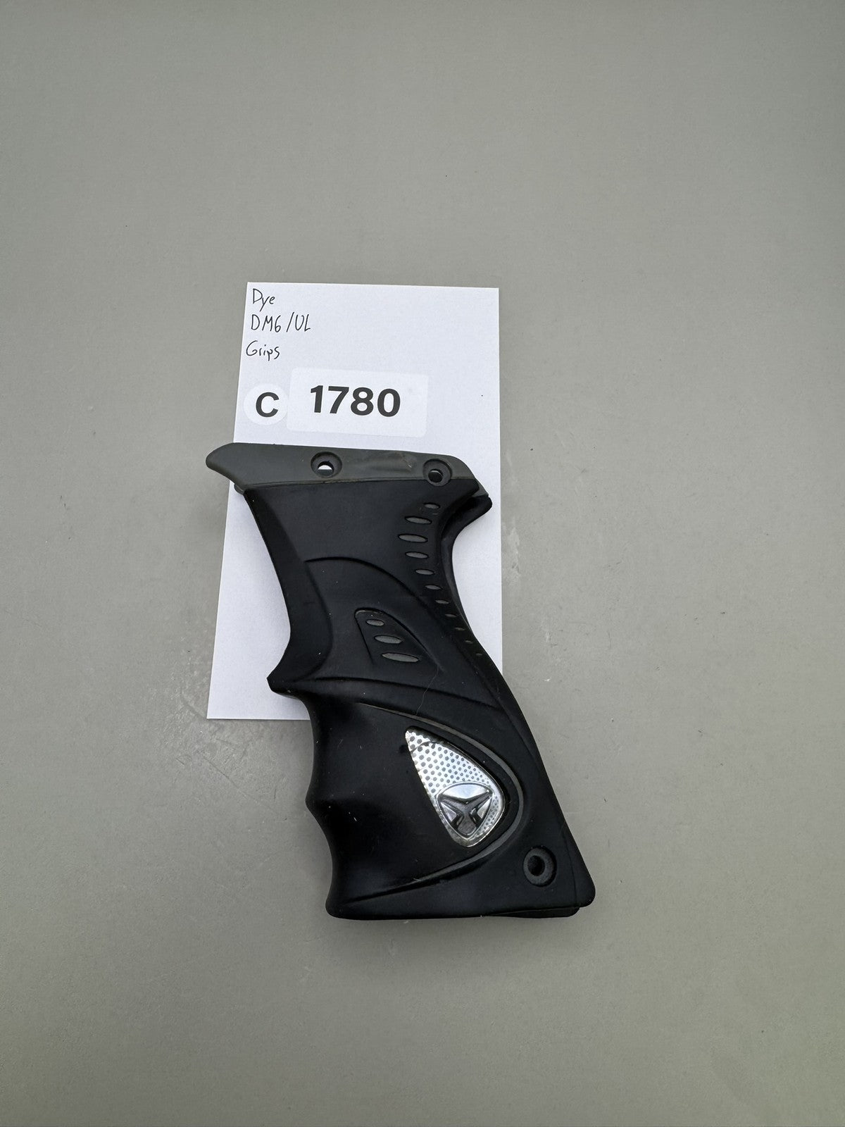 Dye DM6/UL Grips
