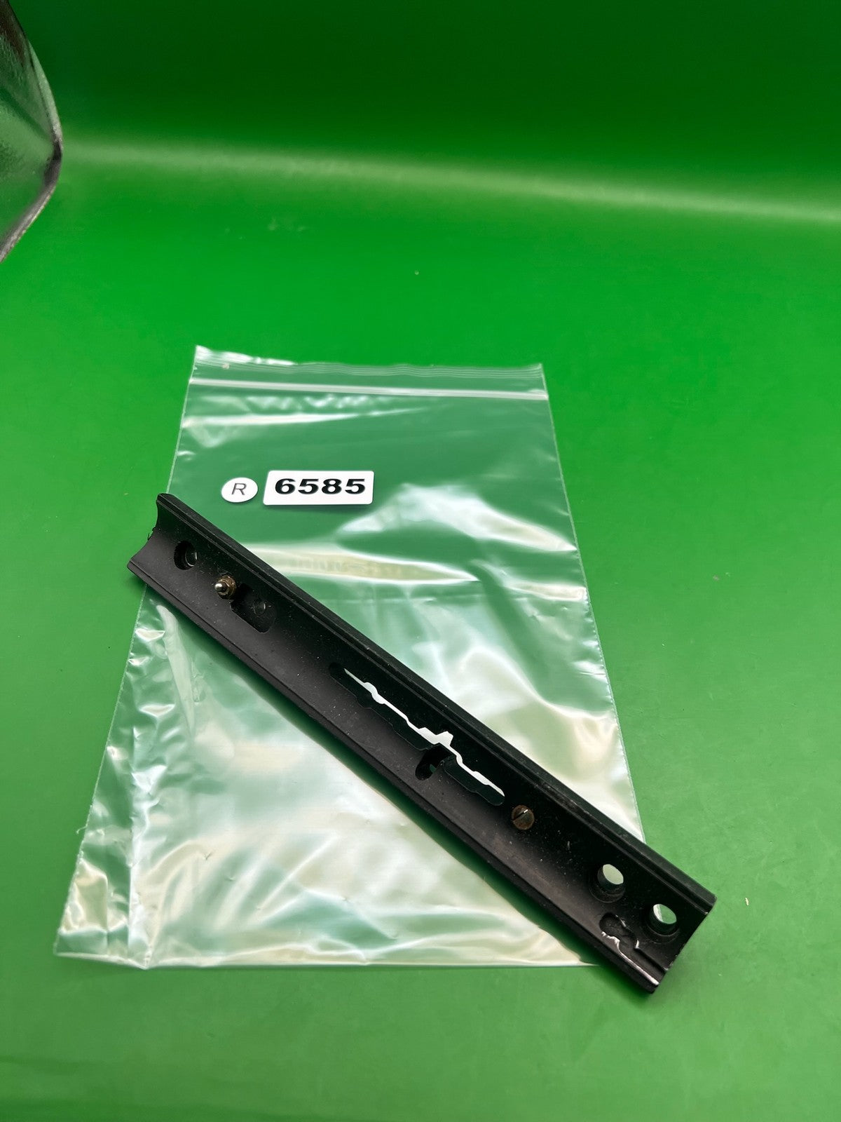 Automag Rail - used paintball rail - black