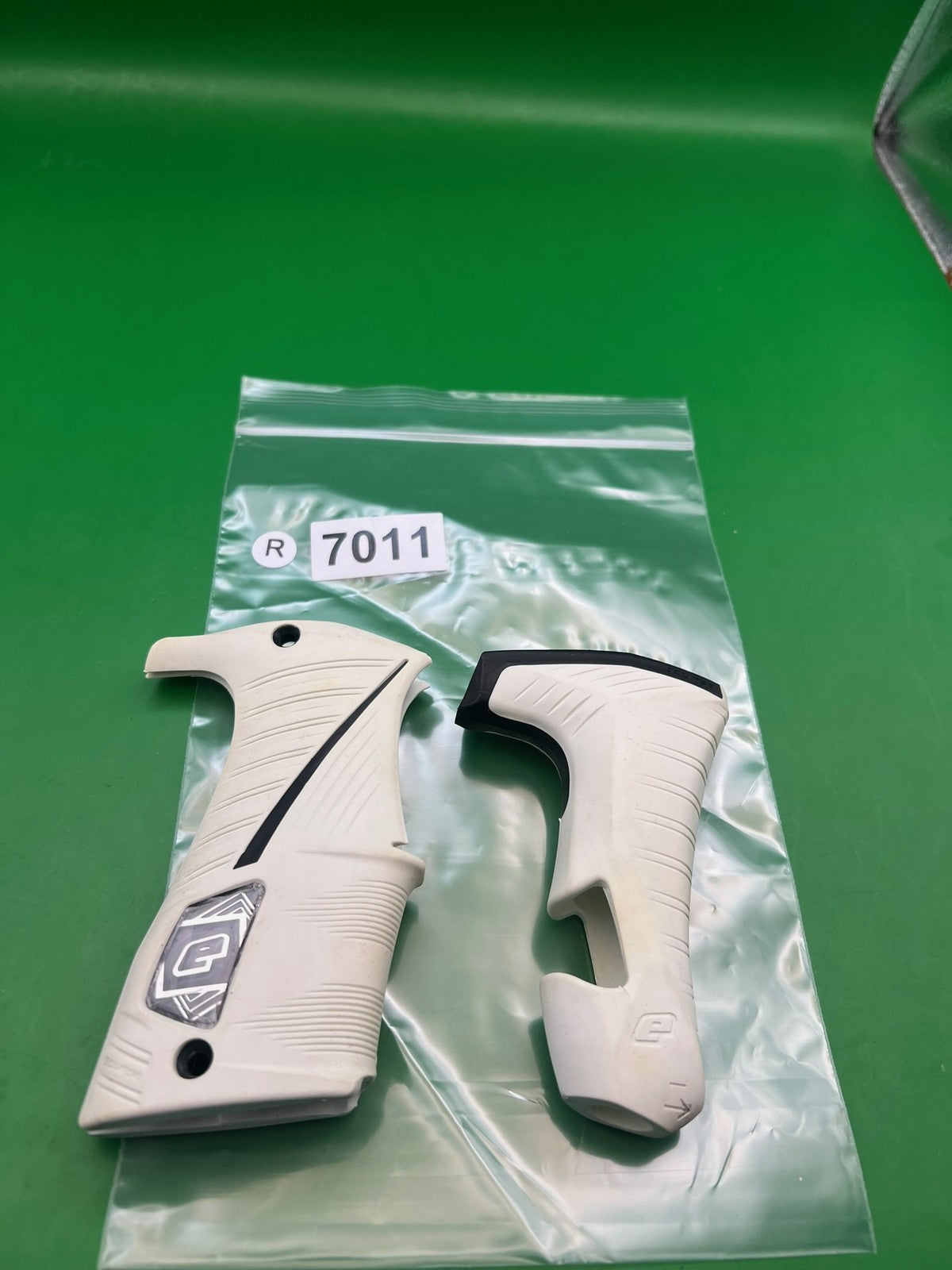 Planet Eclipse Ego LV1 Grip Kit White Black
