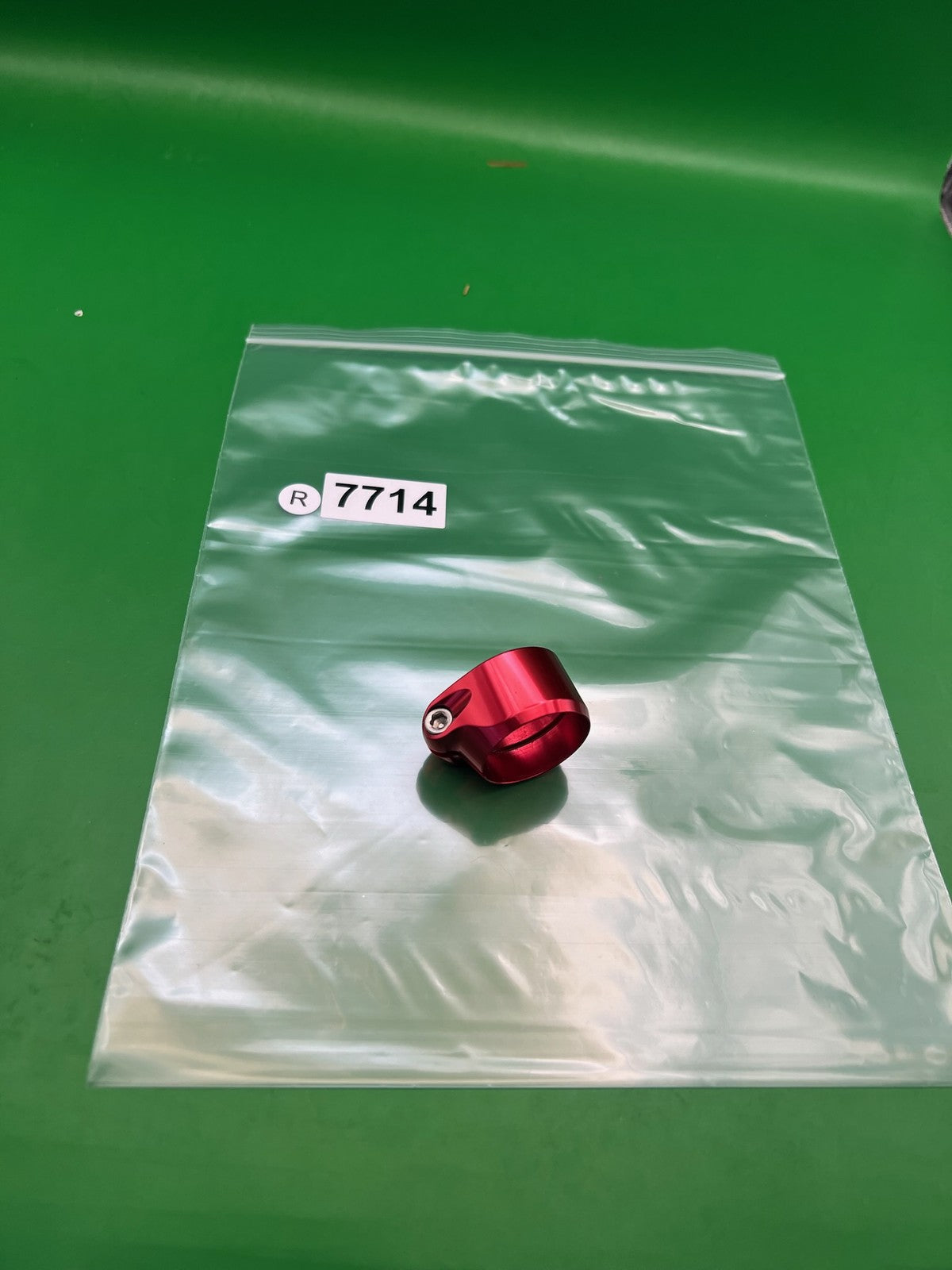 Red Dye Feedneck Collar