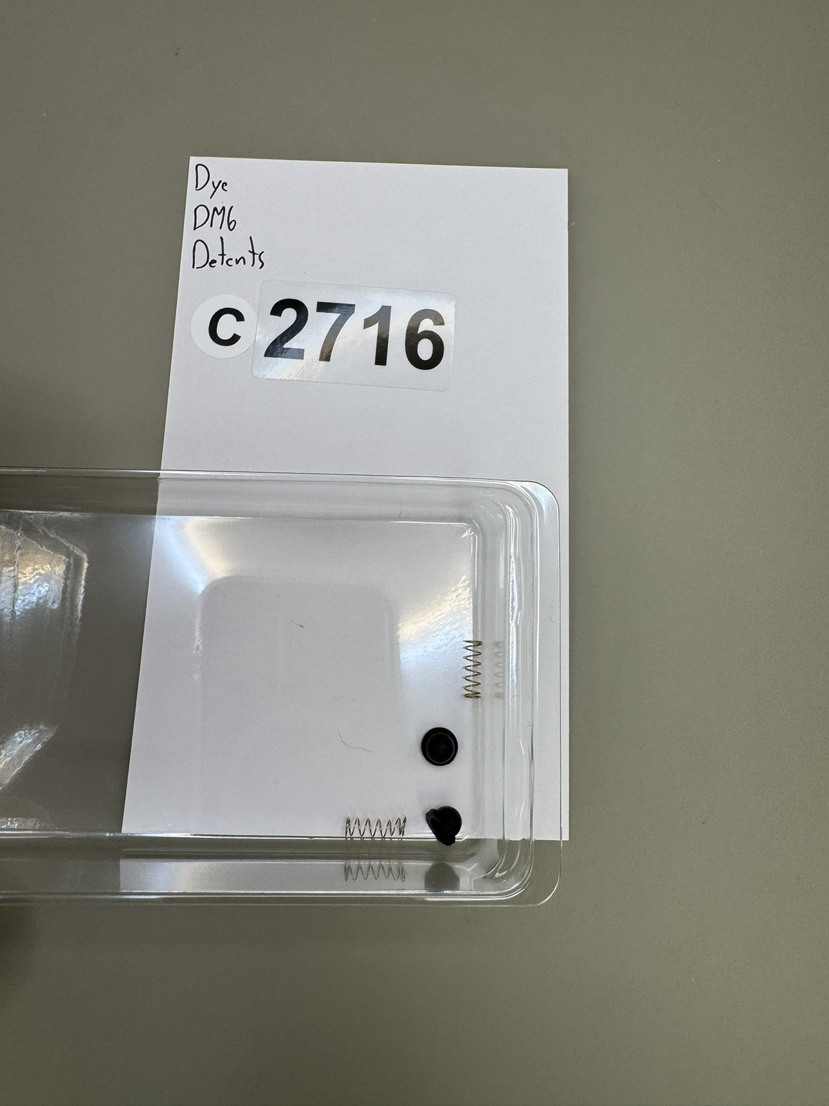 Dye DM6 Detents