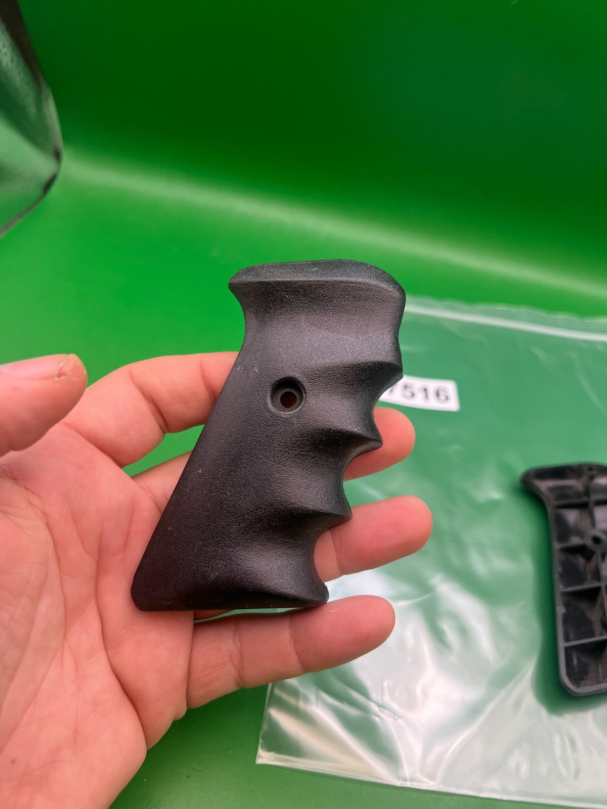 AGD Automag Single Hole Grip Panels Black Left Right Set