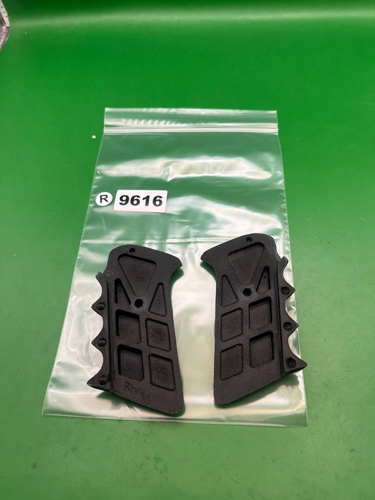 AGD Automag Single Hole Split Grip Panels Textured Black Rubber Left Right Set