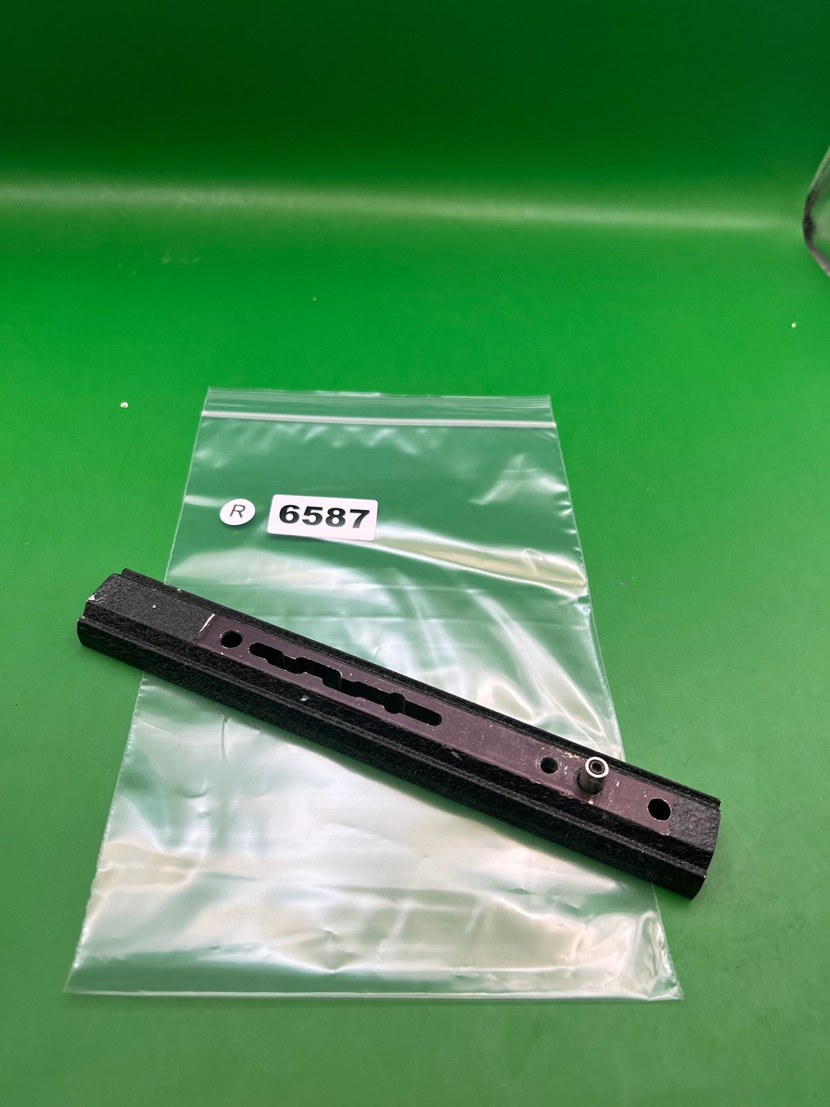 Automag Rail - used paintball rail - black/purple anno
