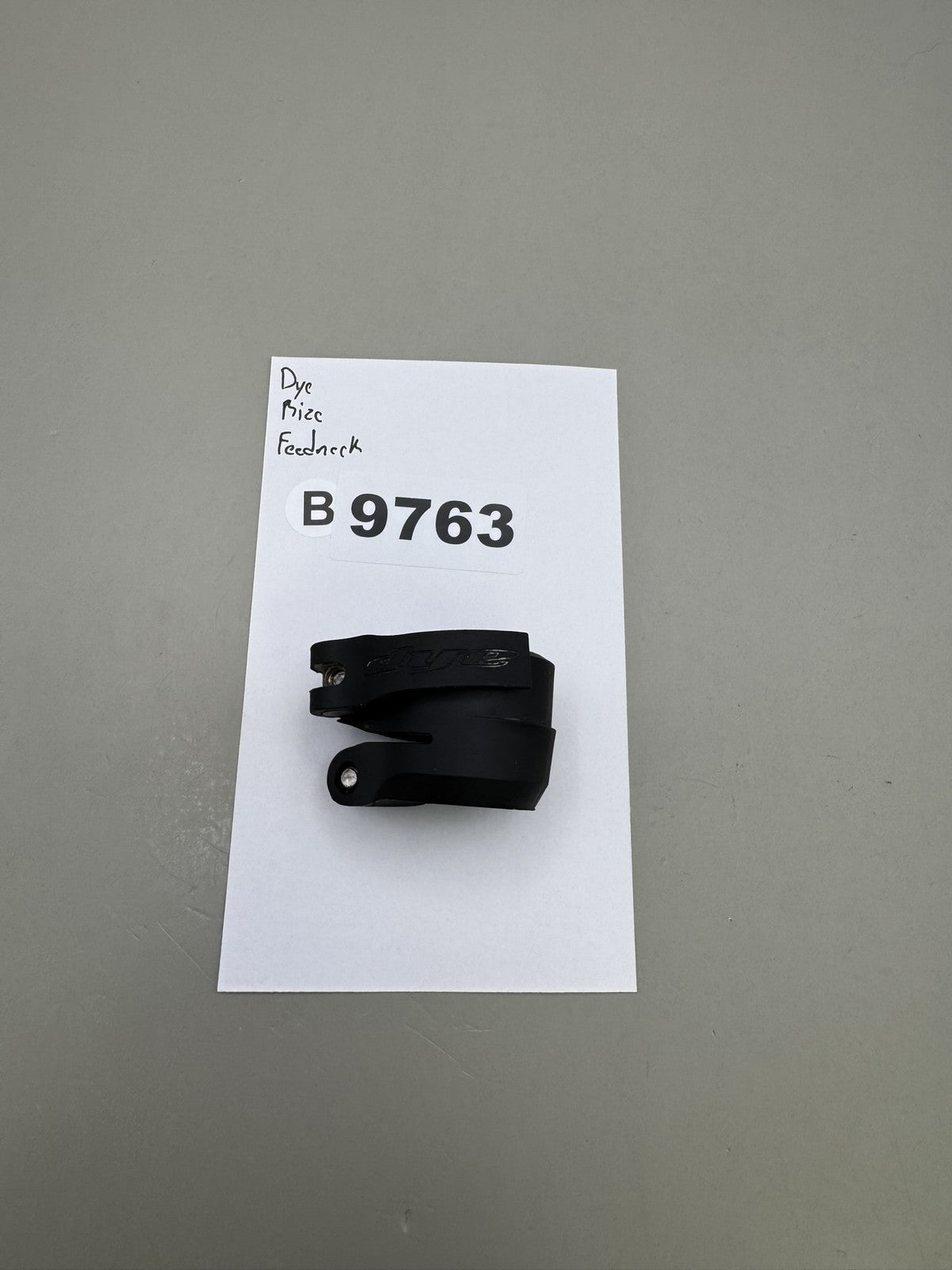 Dye Rize Feedneck