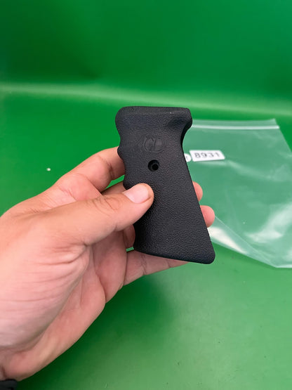 AGD Automag Classic Single Hole Grip Panel Black Rubber Textured