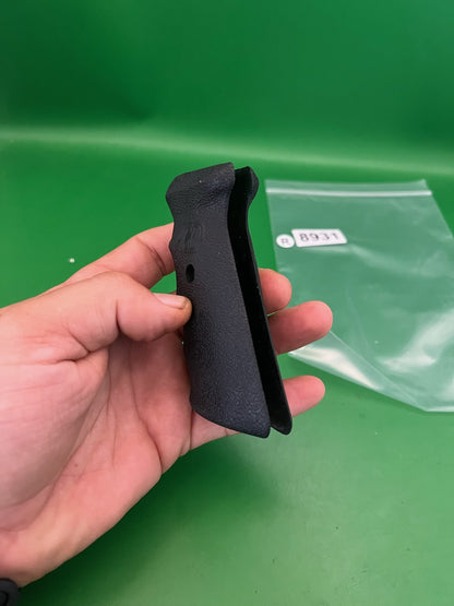 AGD Automag Classic Single Hole Grip Panel Black Rubber Textured