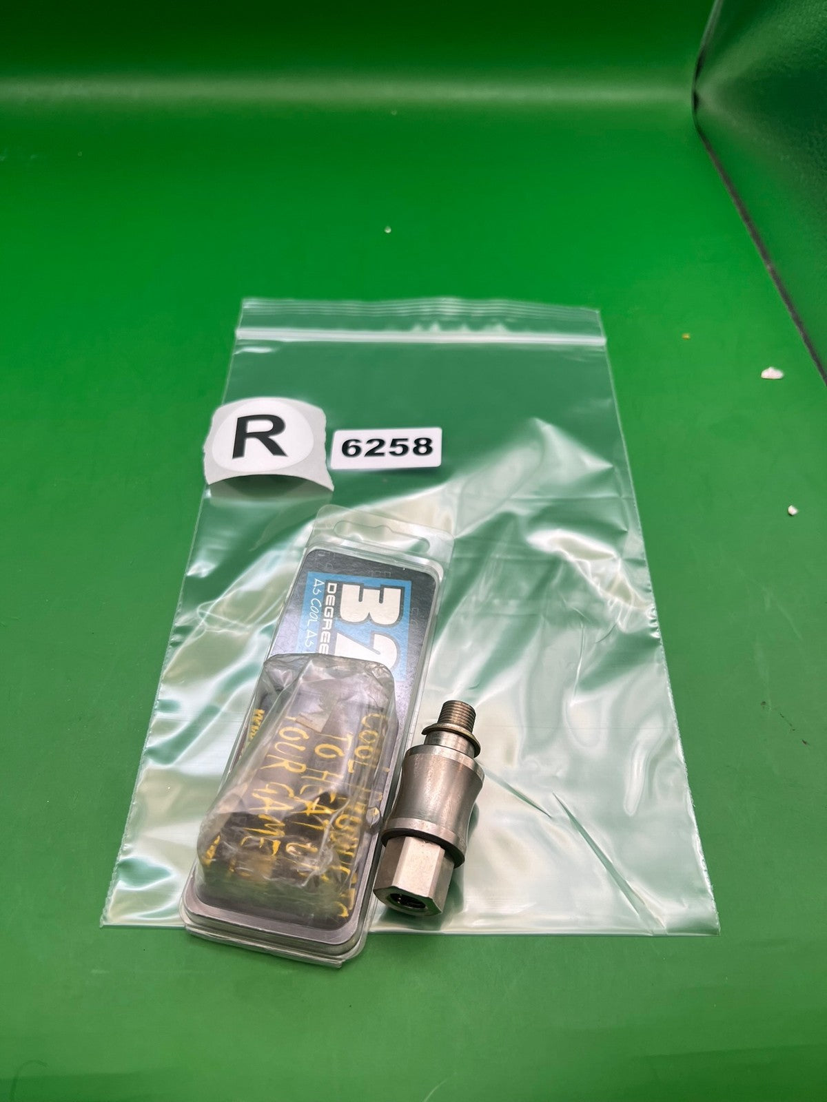 32 Degrees Stainless Steel HPA Tank Regulator Silver