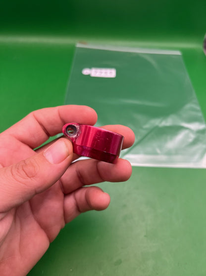 Red Dye Feedneck Collar
