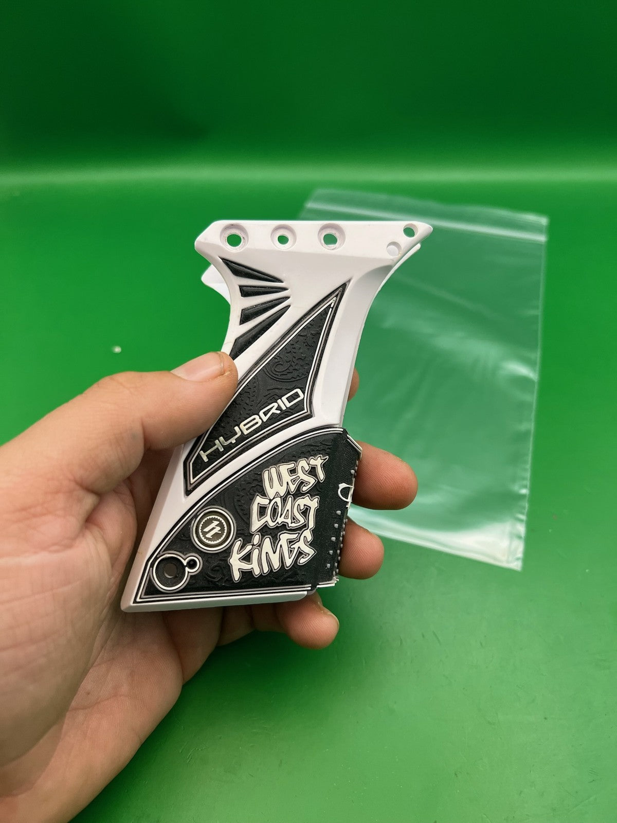 Hybrid DM8/PM8 Grips White