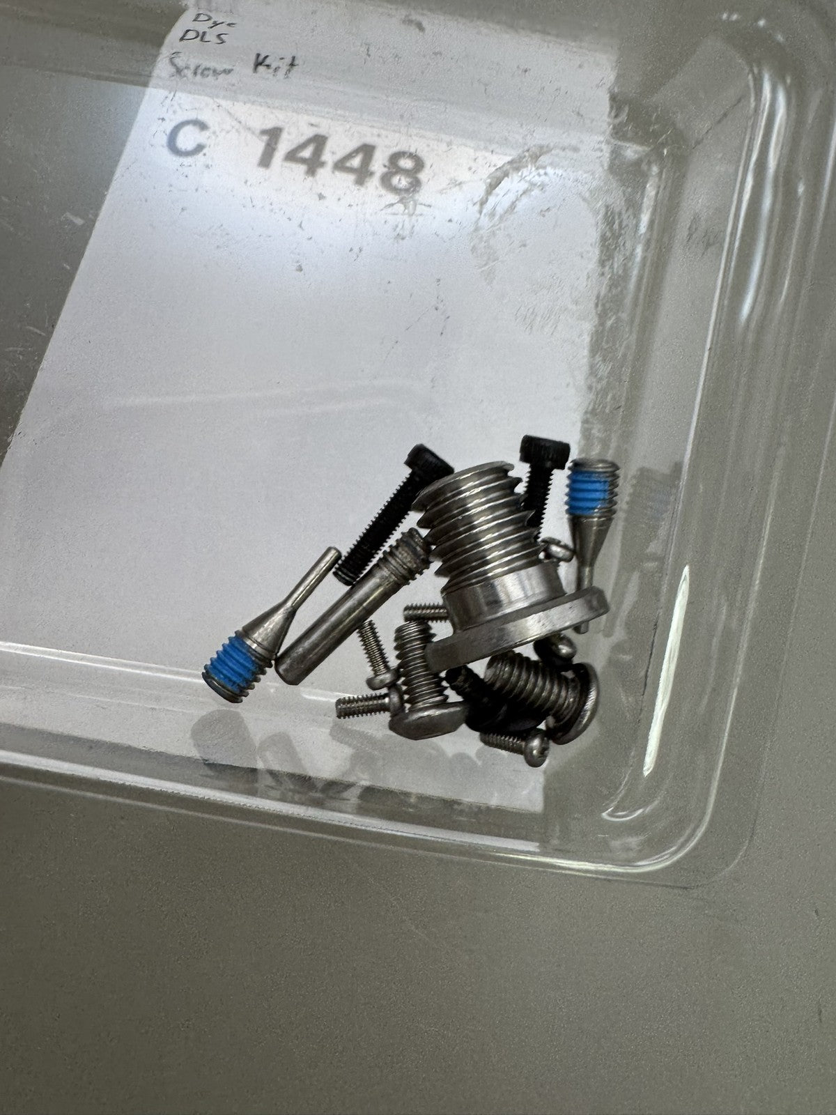 Dye DLS Screw Kit