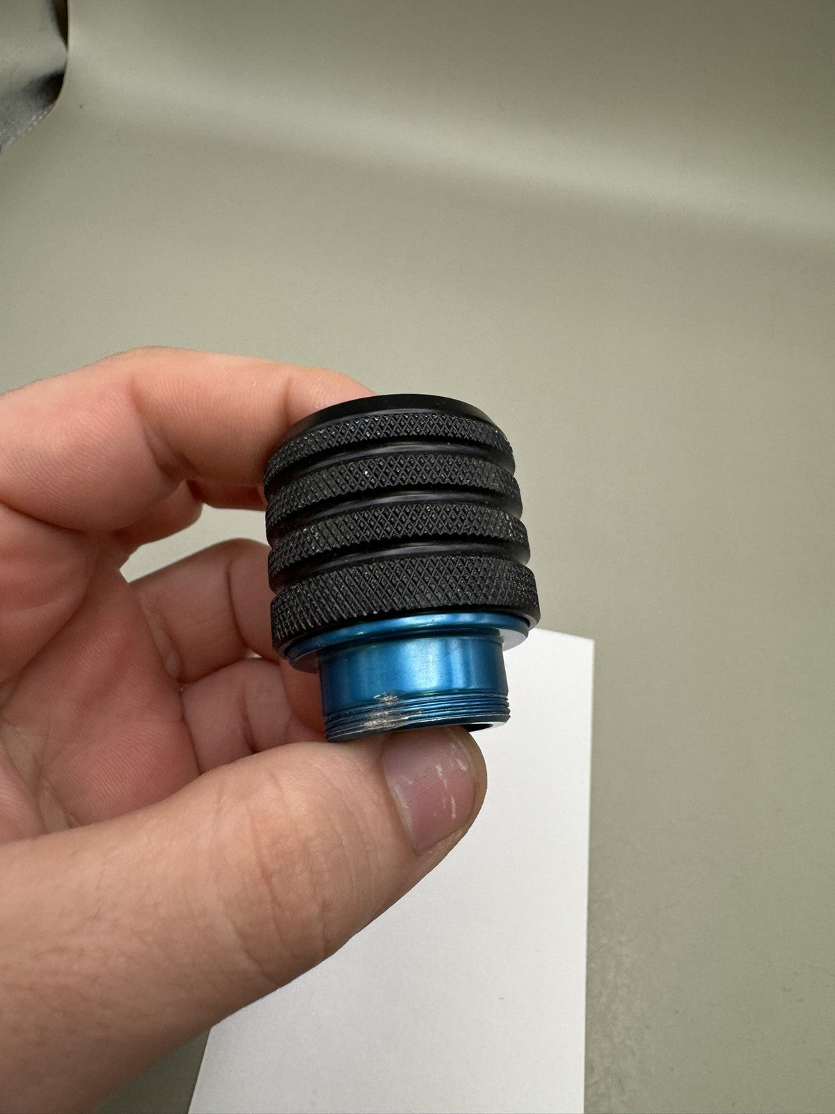 Dye Mid Twistlock Feedneck