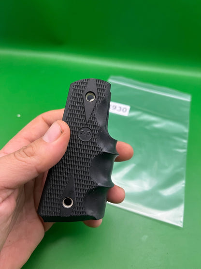 Hogue 1911 45 Style Rubber Grip Panels Black Checkered w/ Finger Grooves