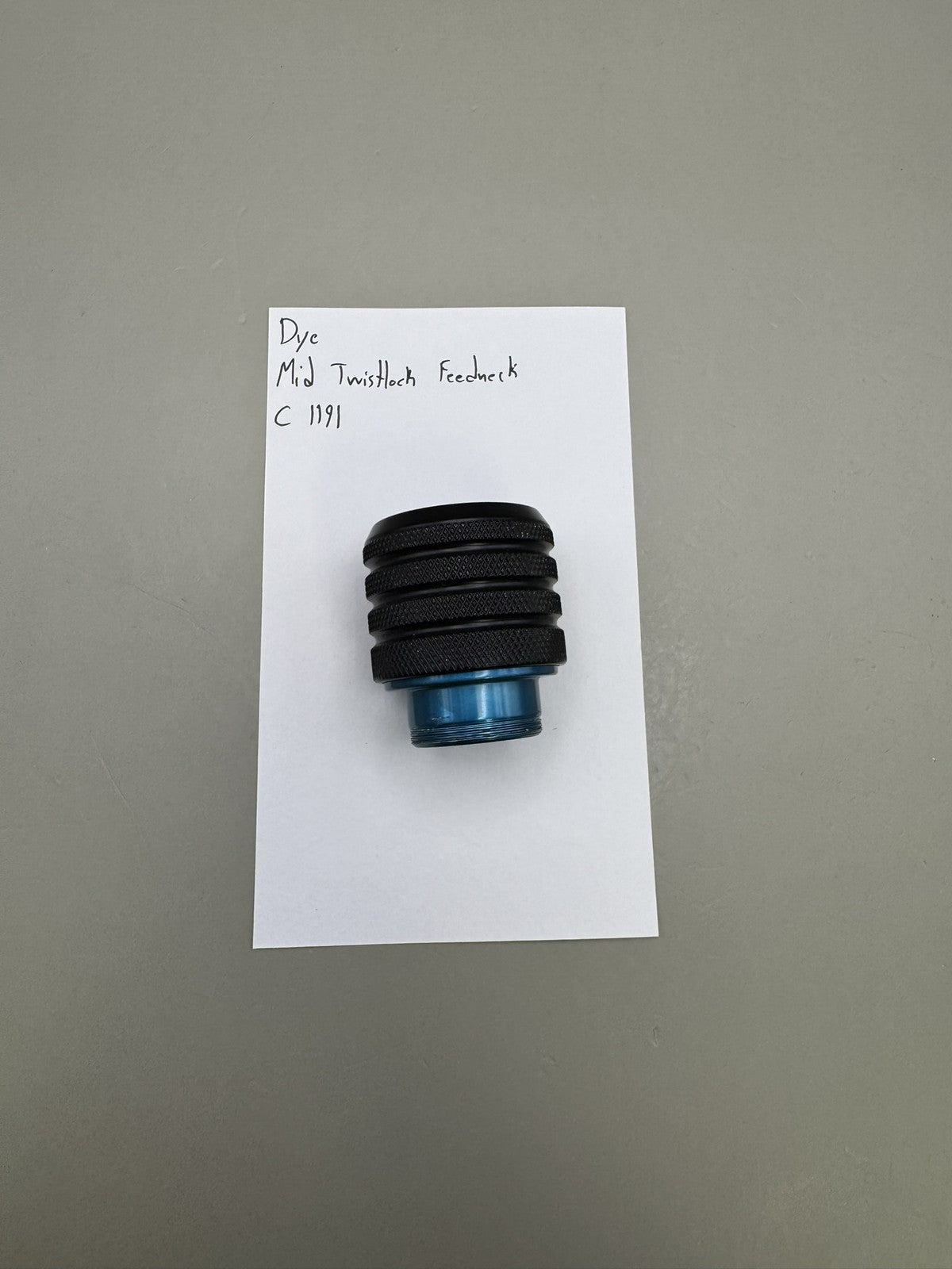 Dye Mid Twistlock Feedneck