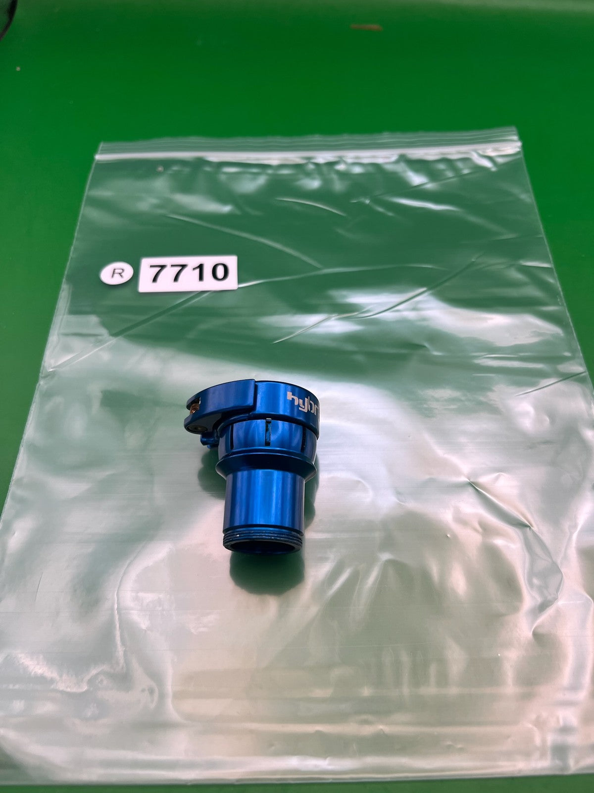 Hybrid Hedlock Feedneck