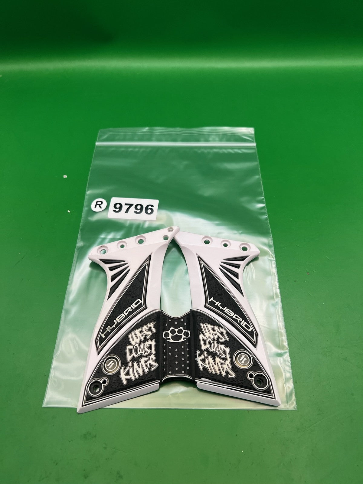 Hybrid DM8/PM8 Grips White