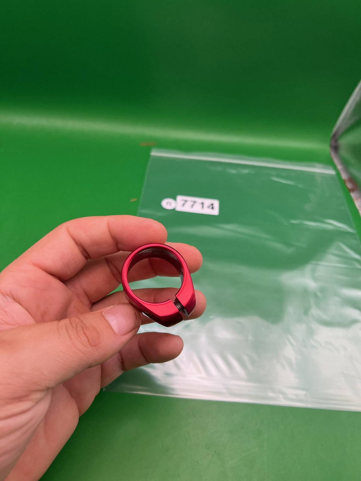 Red Dye Feedneck Collar