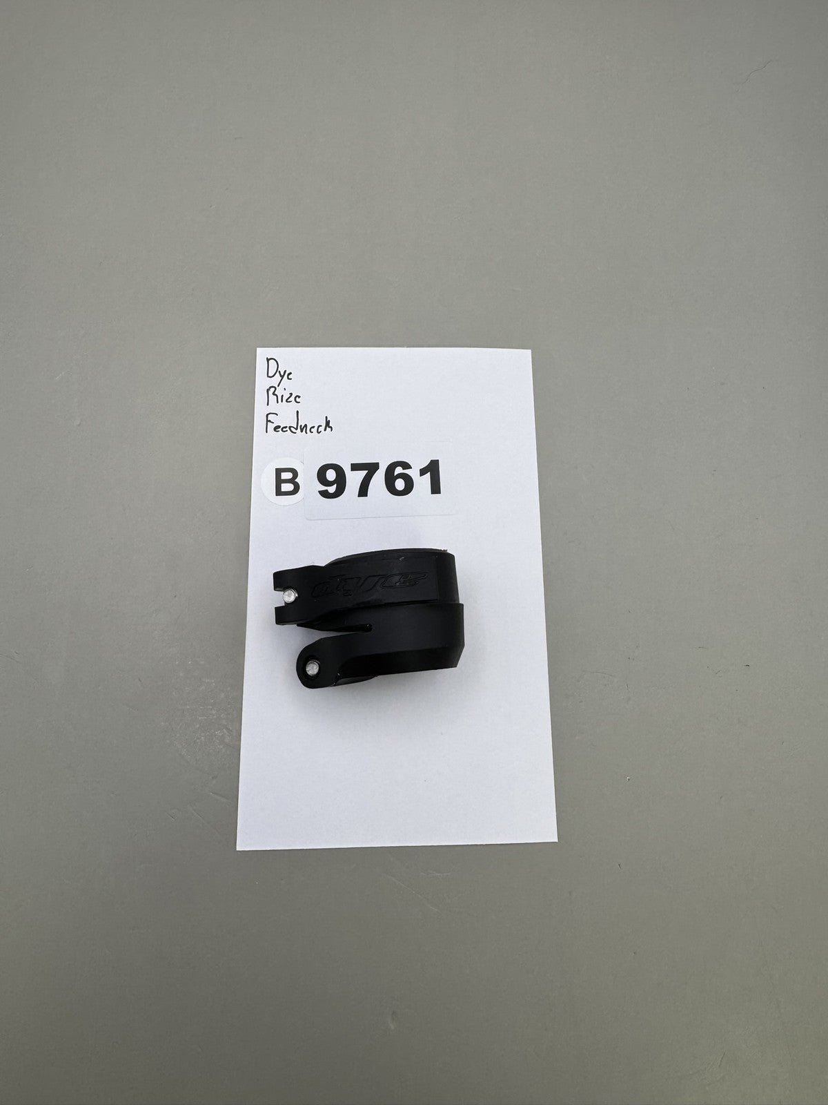 Dye Rize Feedneck