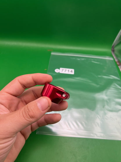 Red Dye Feedneck Collar