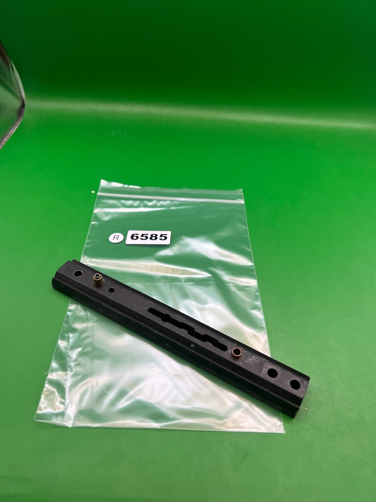 Automag Rail - used paintball rail - black