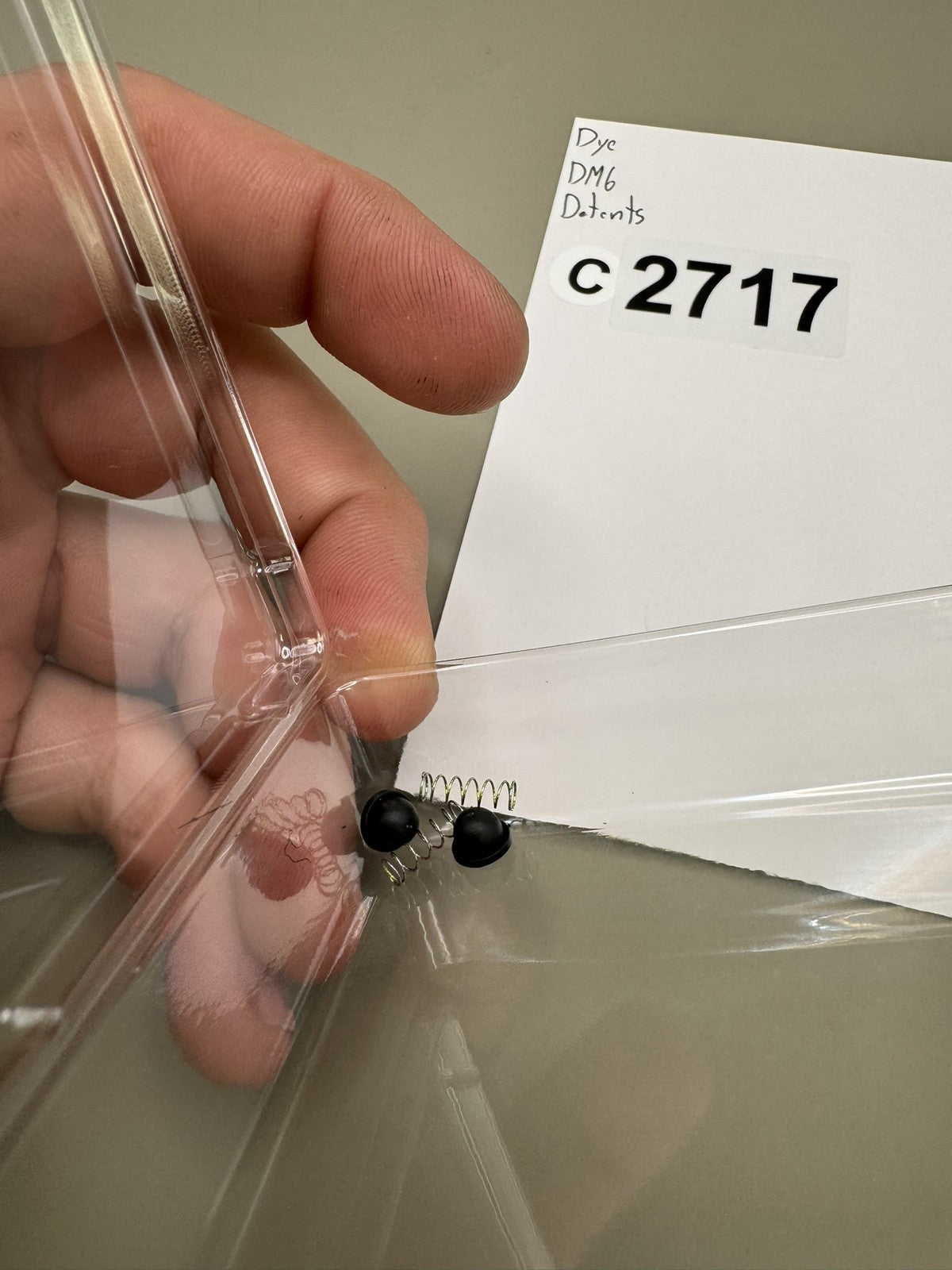 Dye DM6 Detents