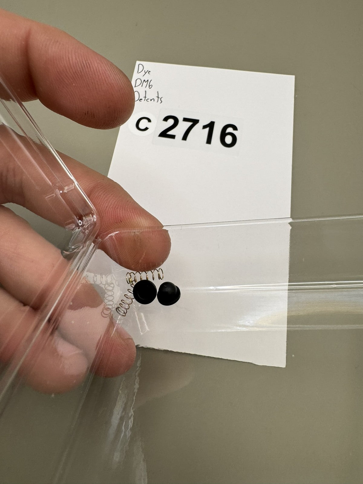 Dye DM6 Detents