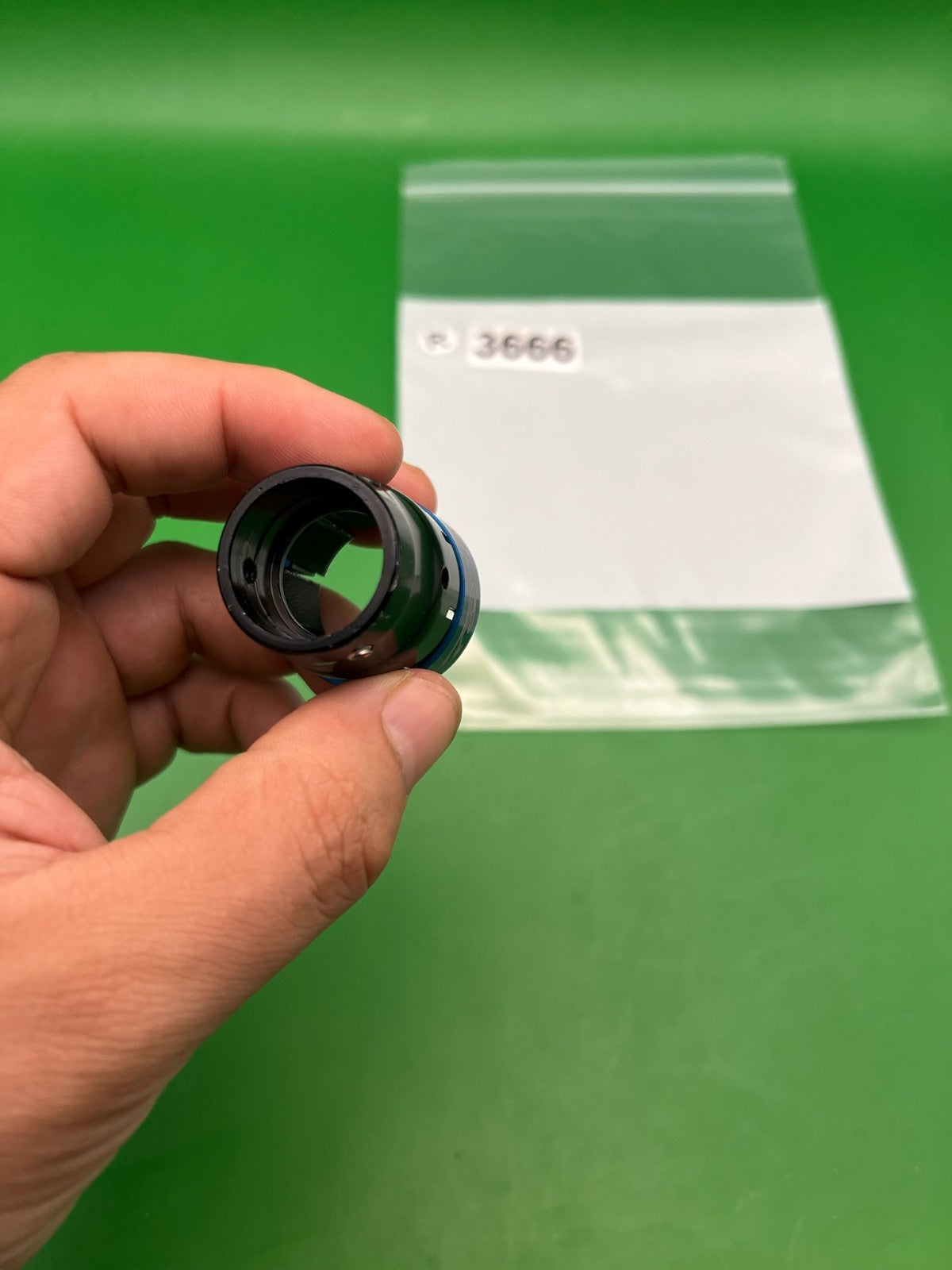 Defiant CCM Feedneck