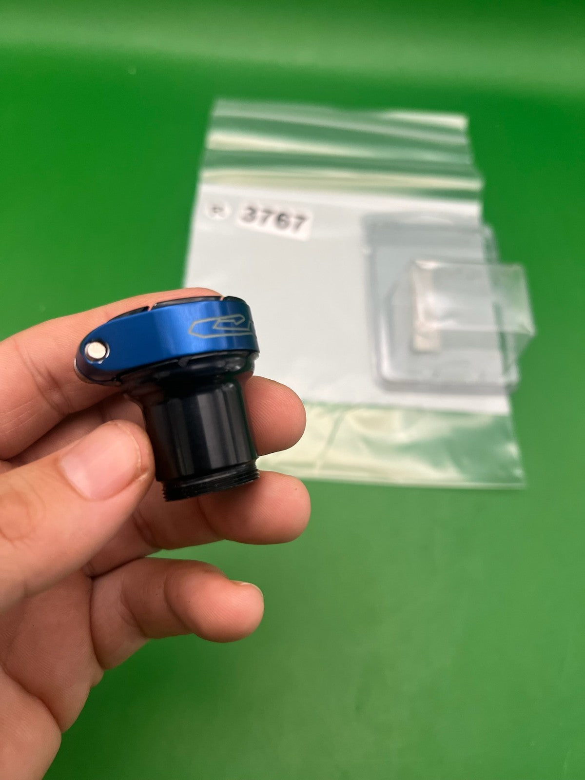 CCM Feedneck Angel Thread