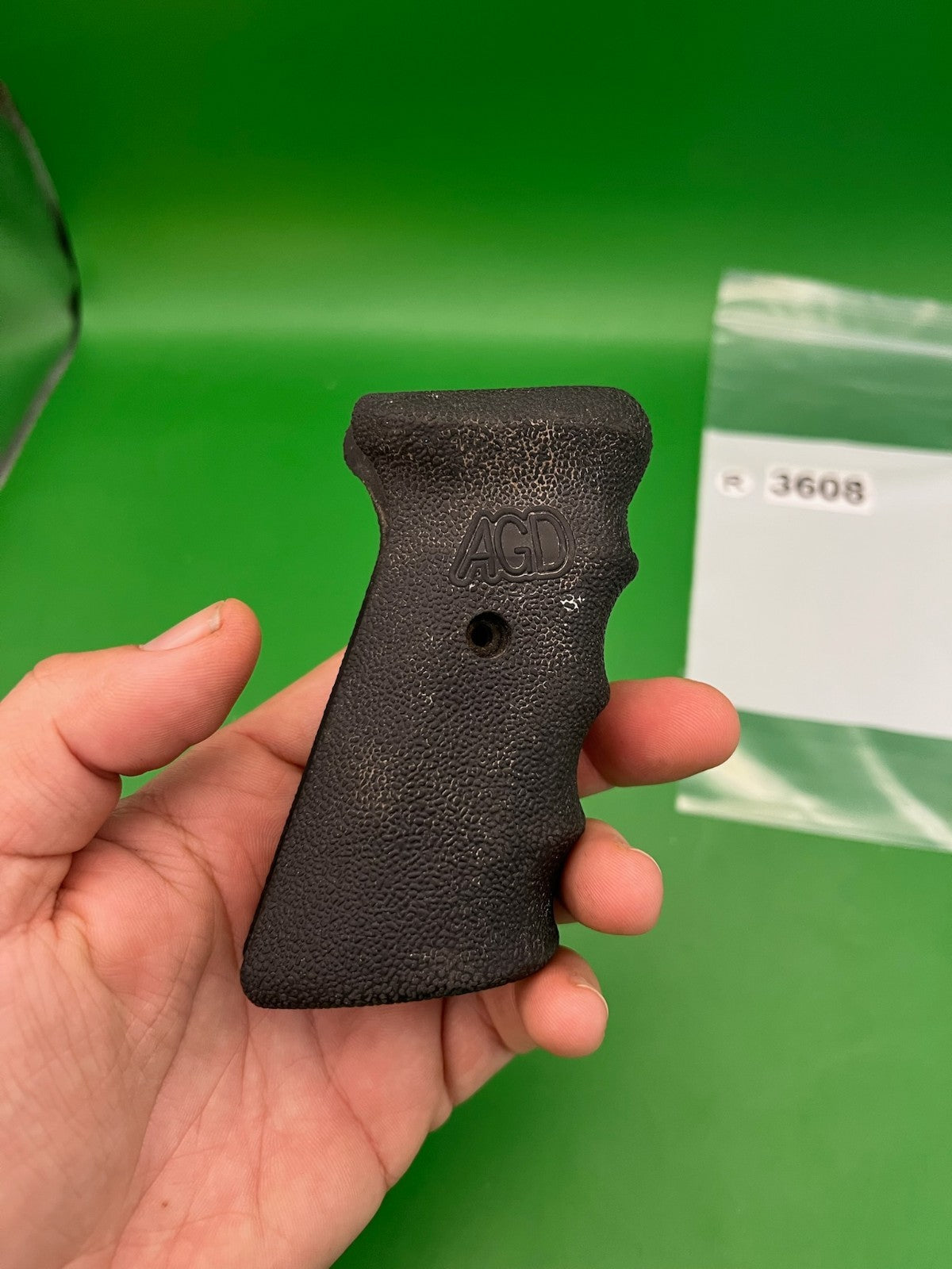 Automag Grips Single Hole