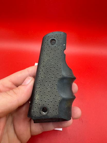 Hogue 1911/45 Style Grips Black