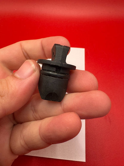 AGD Automag Feed Plug Black