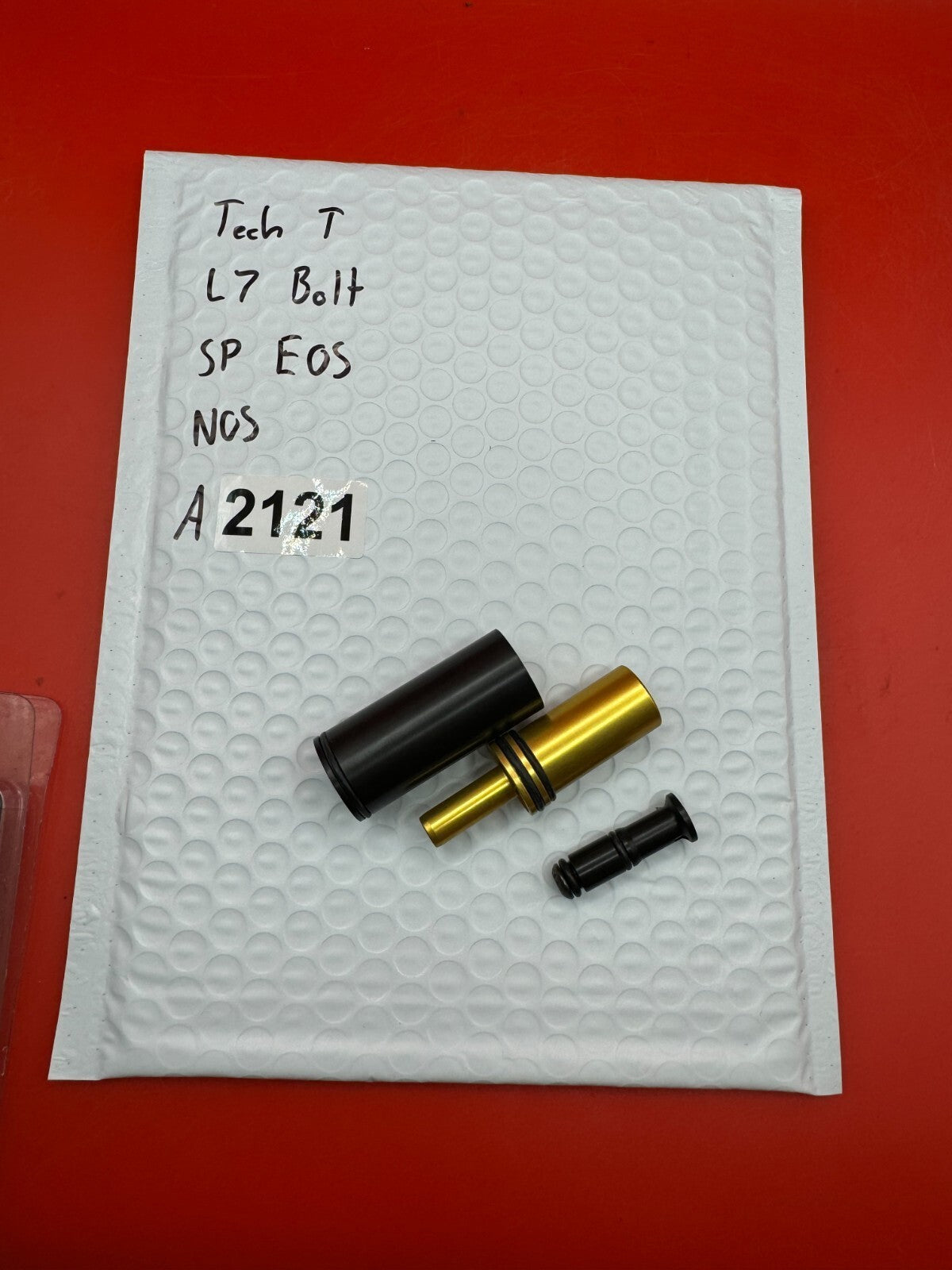 Tech T L7 Bolt SP EOS NOS - used paintball bolt - gold/black