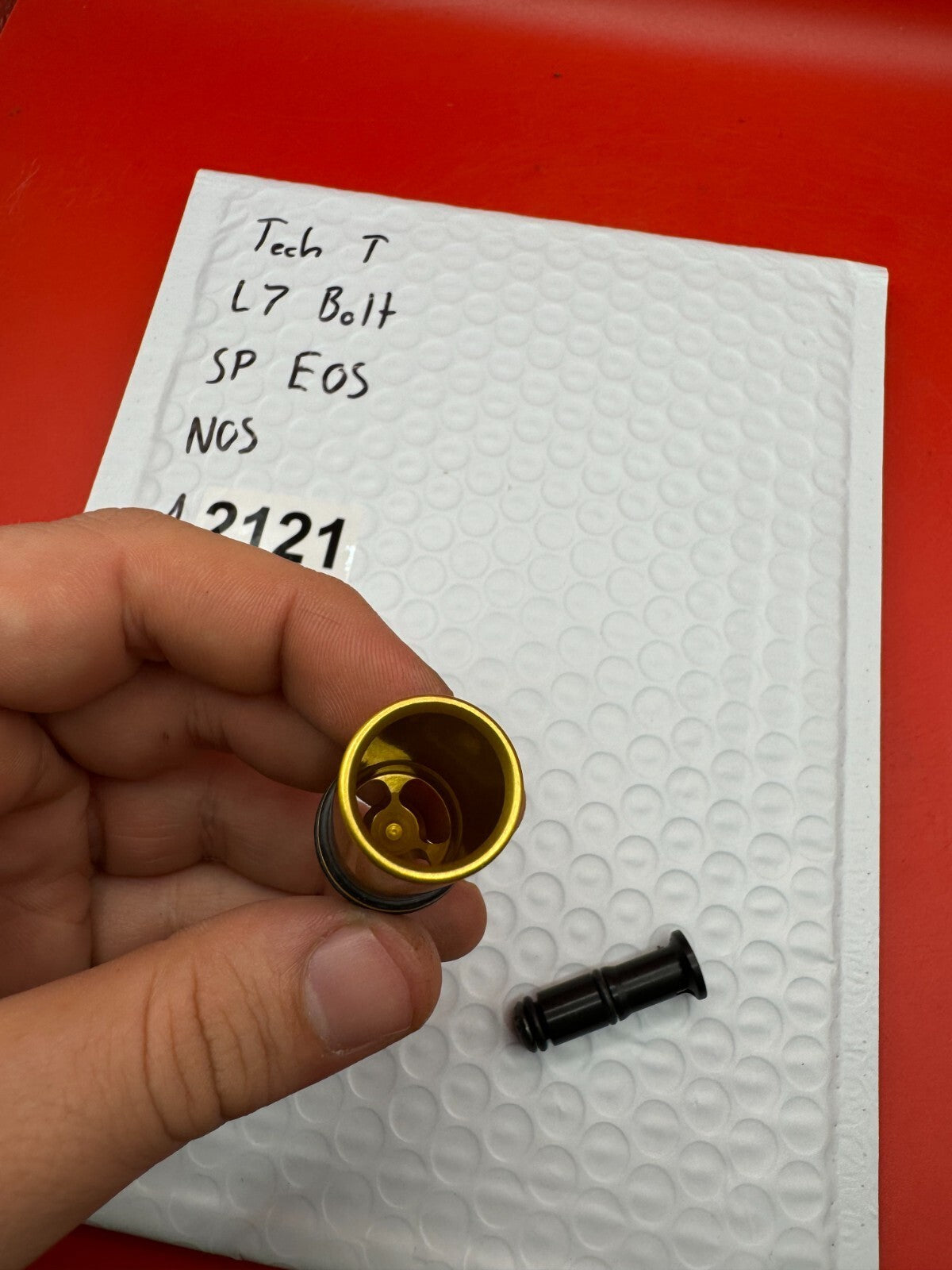 Tech T L7 Bolt SP EOS NOS - used paintball bolt - gold/black