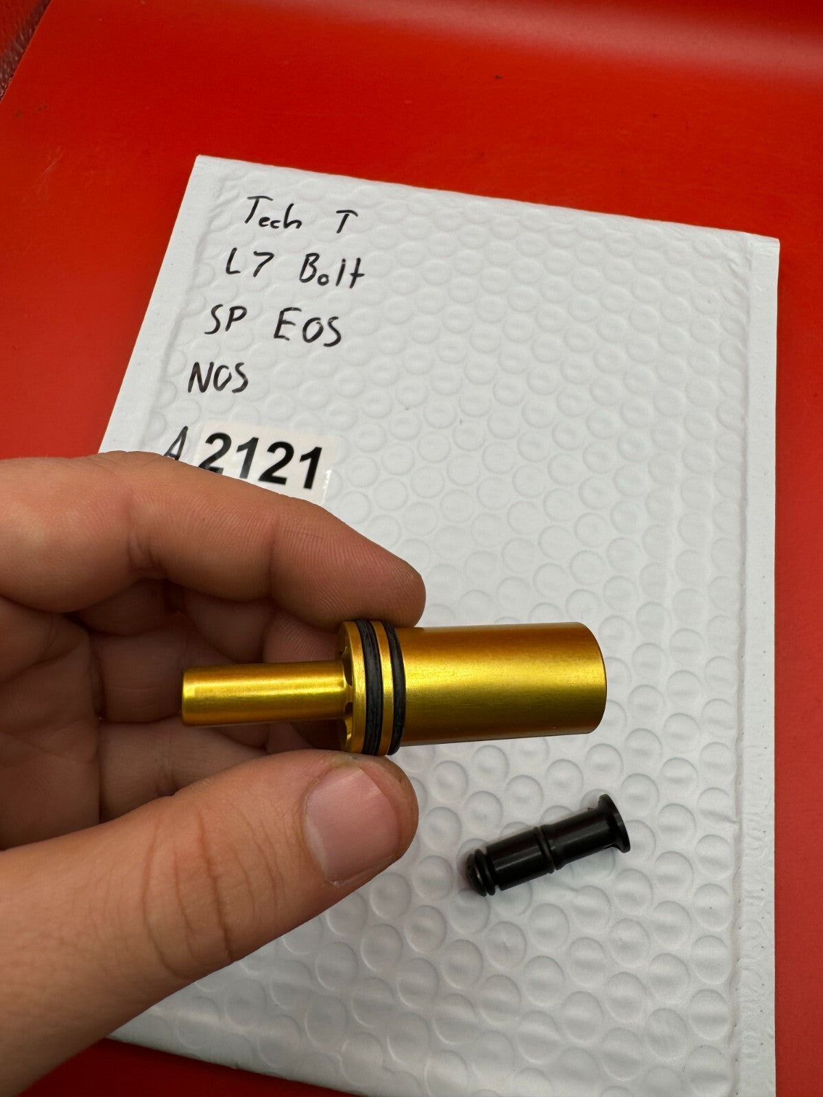Tech T L7 Bolt SP EOS NOS - used paintball bolt - gold/black