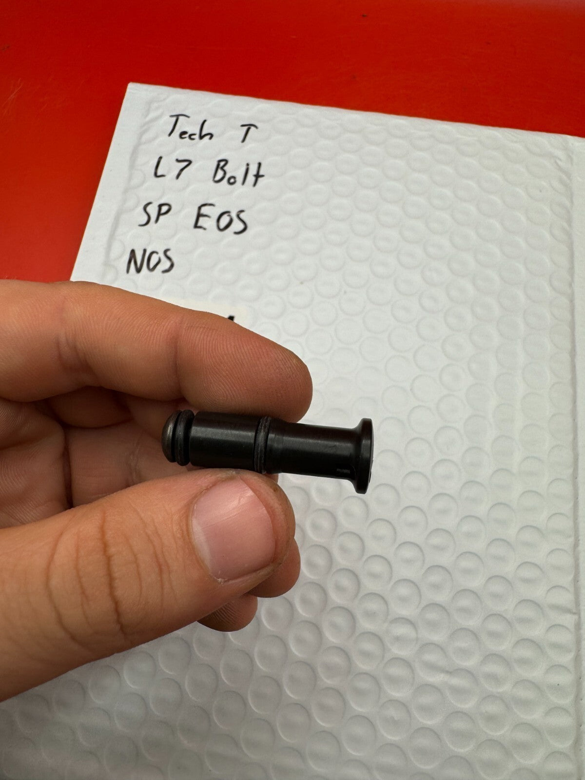 Tech T L7 Bolt SP EOS NOS - used paintball bolt - gold/black