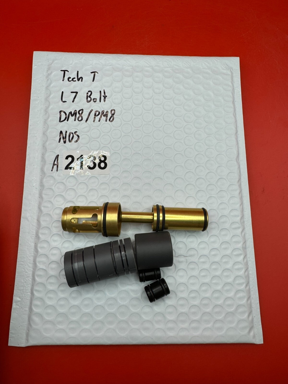 Tech T L7 Bolt DM8/PM8 NOS - used paintball bolt - gold/black