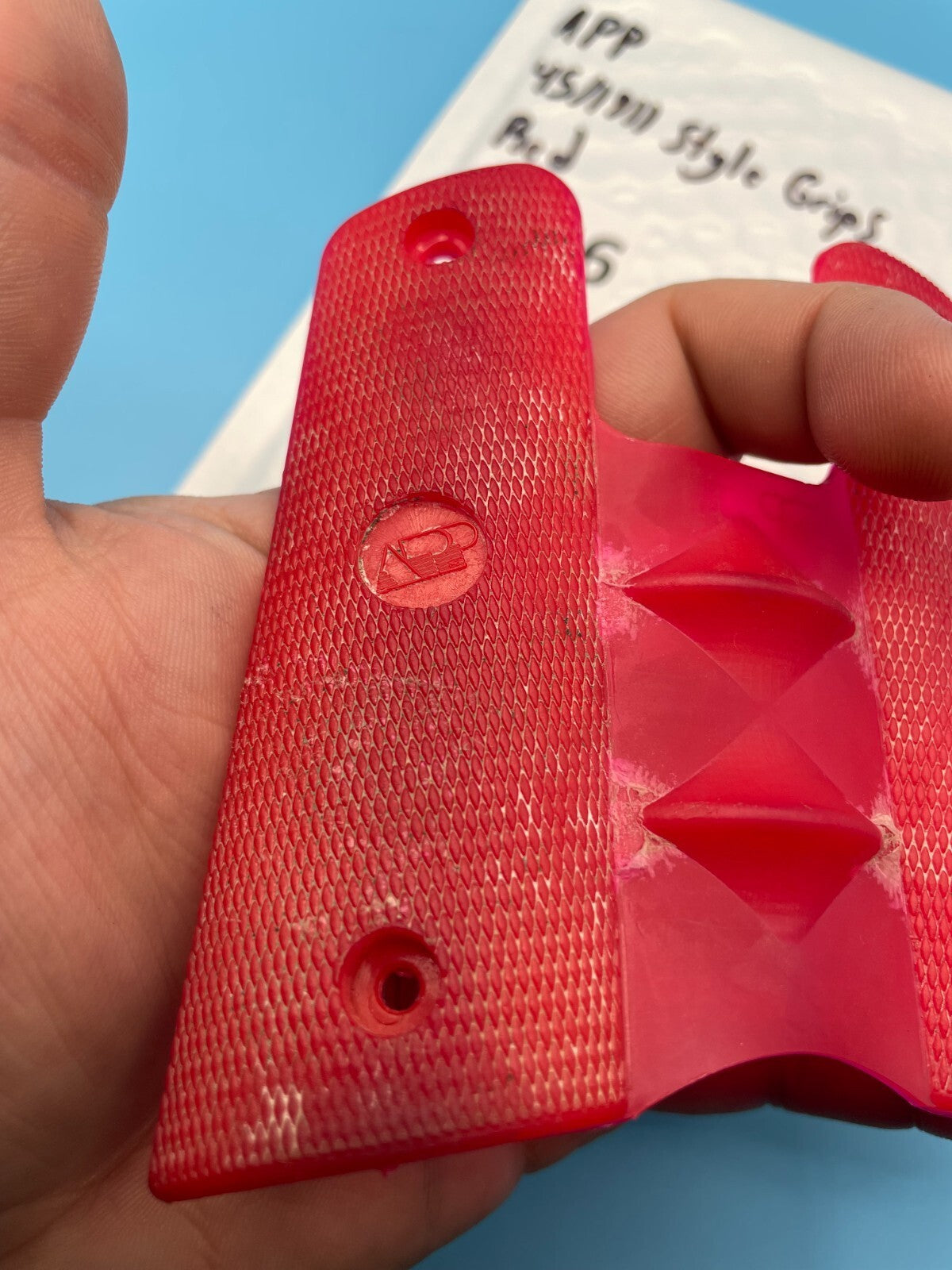 APP 45/1911 Style Grips Red