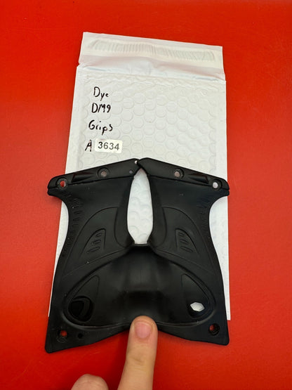 Dye DM9 Grips