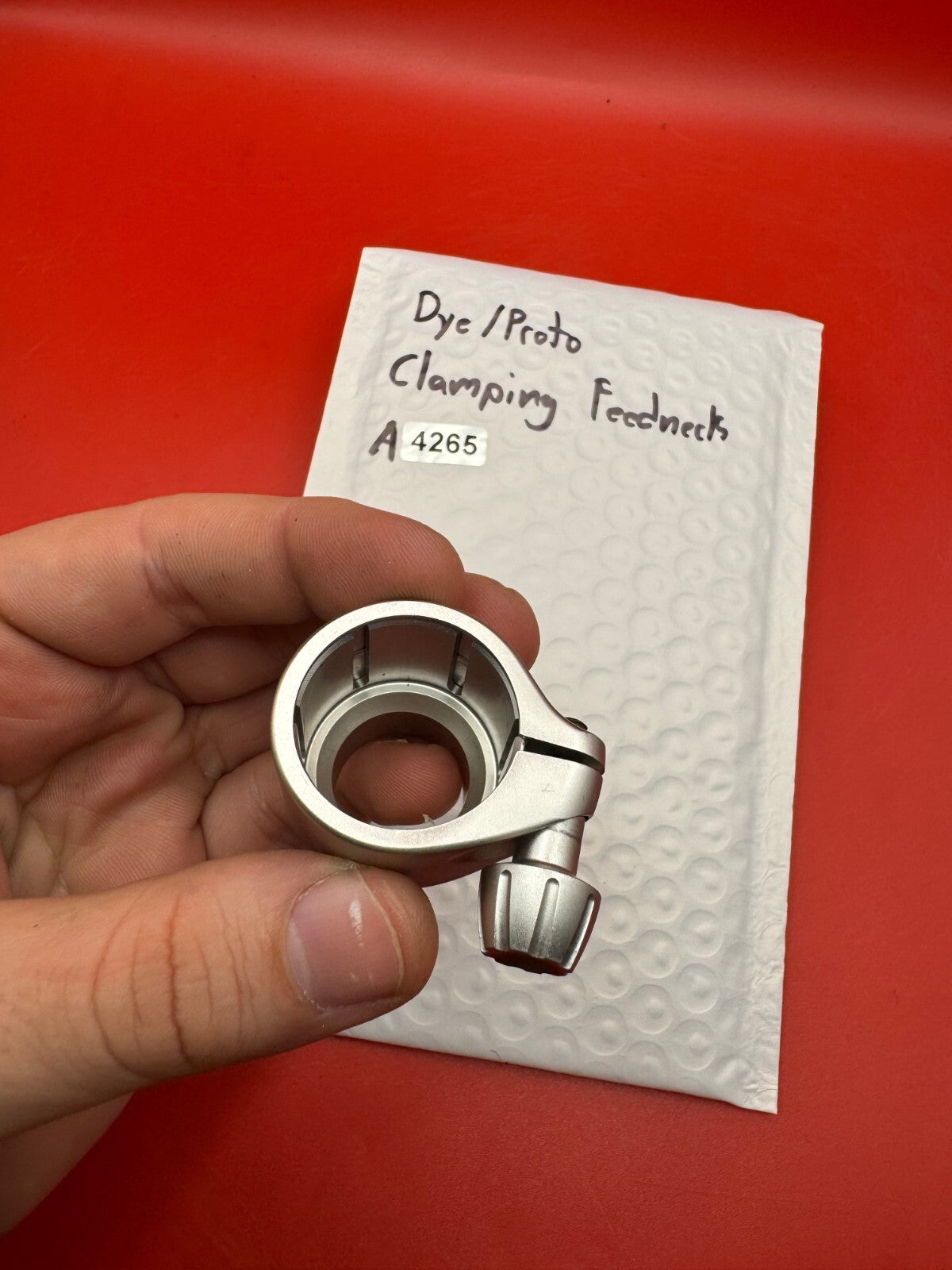 Dye/Proto Clamping Feedneck
