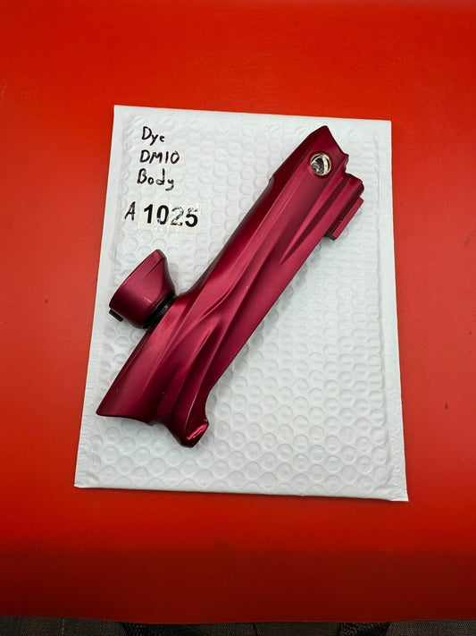 Dye DM10 Boy - used paintball upper body / marker body - red / magenta anno