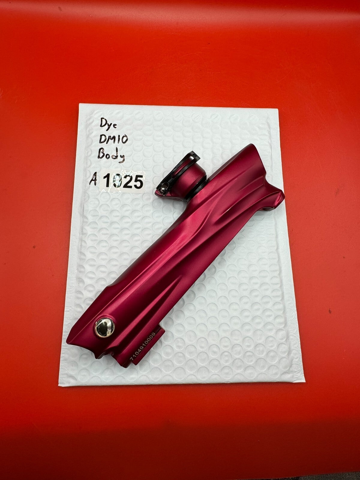 Dye DM10 Boy - used paintball upper body / marker body - red / magenta anno