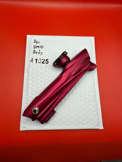 Dye DM10 Boy - used paintball upper body / marker body - red / magenta anno