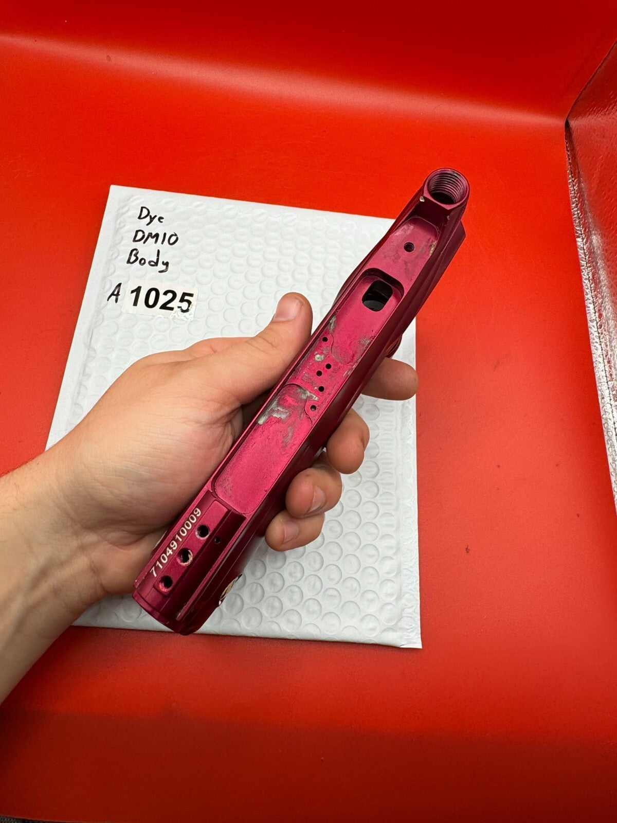 Dye DM10 Boy - used paintball upper body / marker body - red / magenta anno