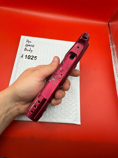 Dye DM10 Boy - used paintball upper body / marker body - red / magenta anno