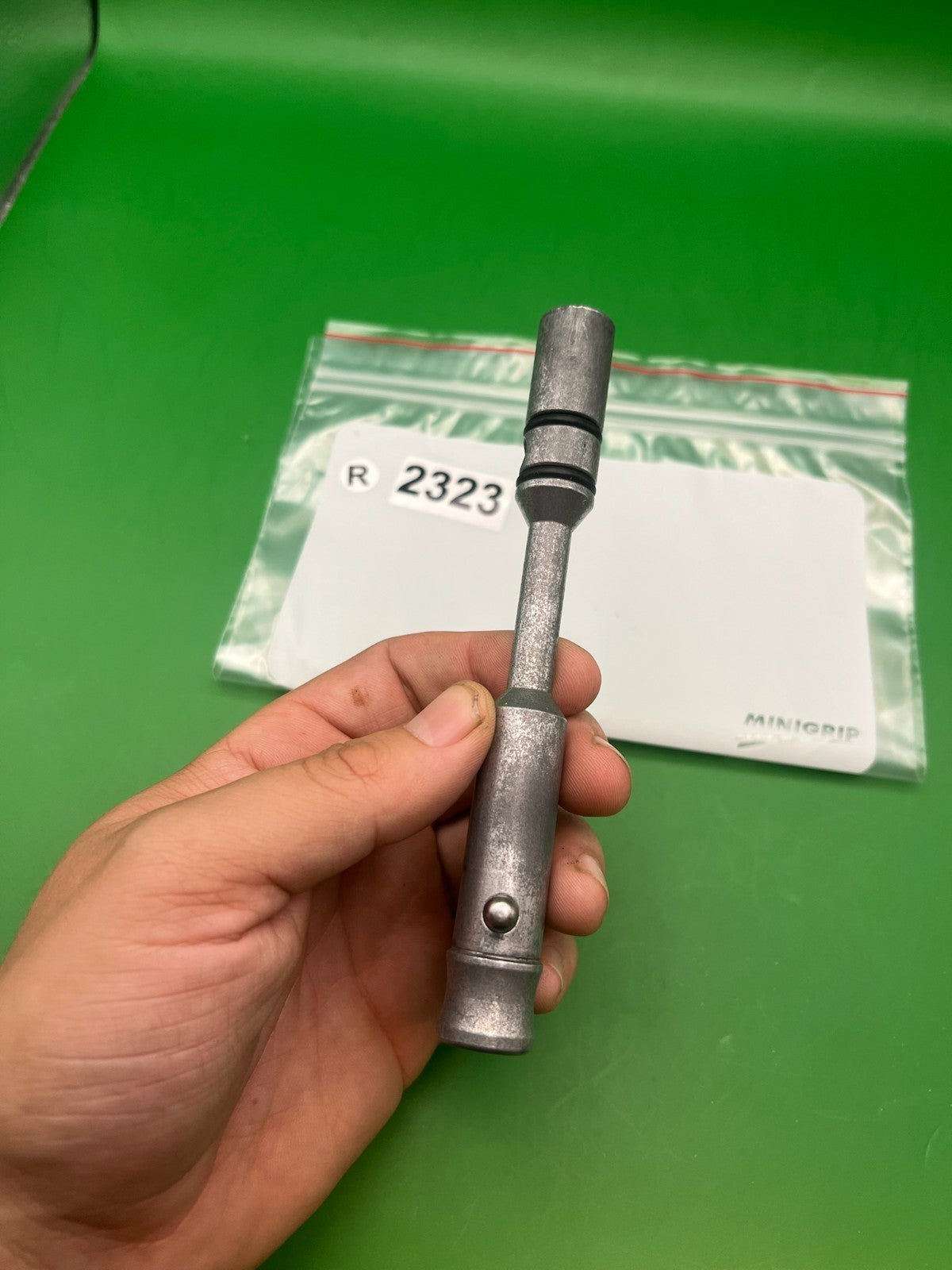 Autococker Bolt