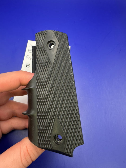 Smart Parts 1911/45 Style Grips-Black