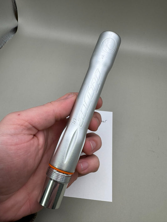 Dye UL Back-Satin Silver 688 Bore AC Thread