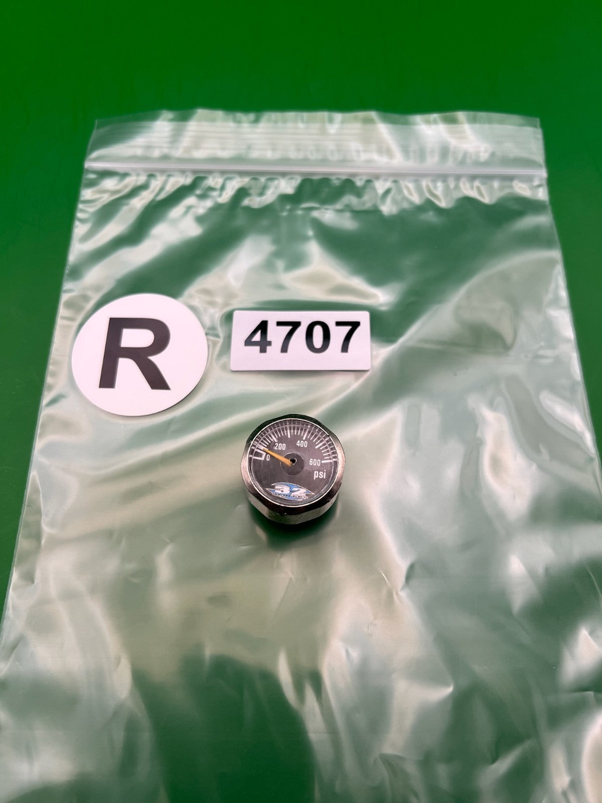 32 Degrees Gauge