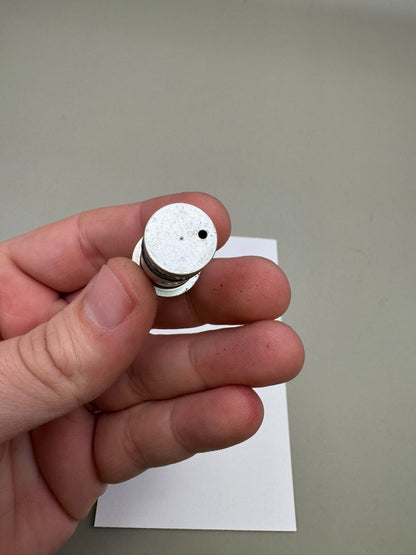Dye DM5 On/Off Front Plug-Silver