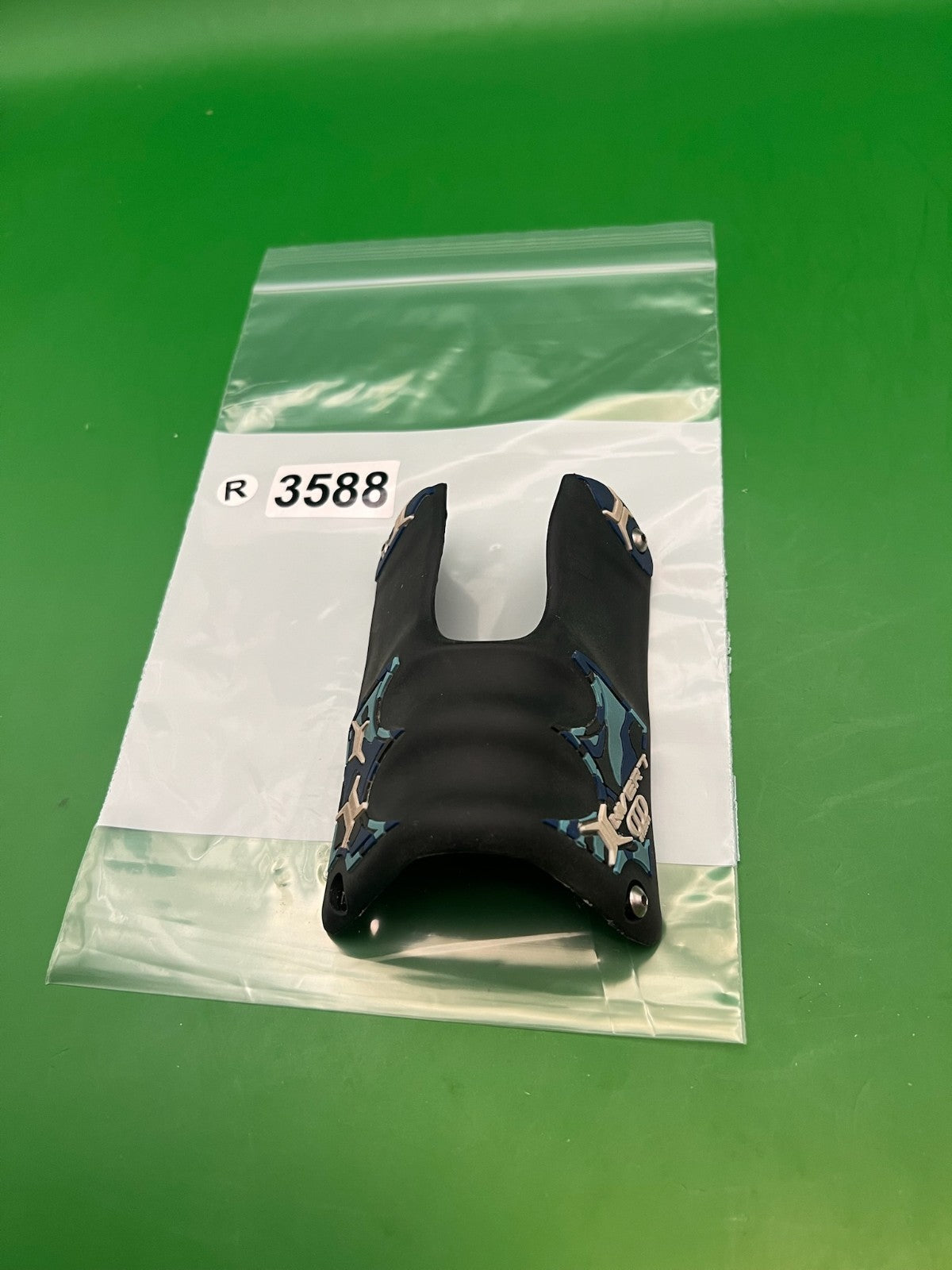 Invert Mini Grips